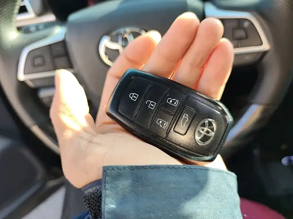 Toyota Granvia 2024 из CN, фото 10