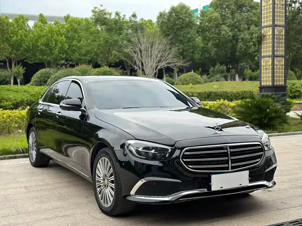 Mercedes-Benz E-Class — фото 2