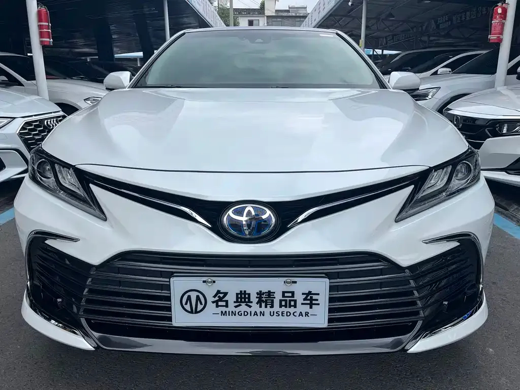 Toyota Camry — фото 2