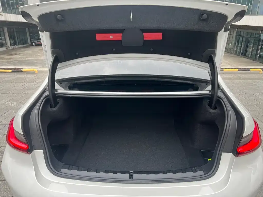 BMW 3 Series 2024 из CN, фото 10