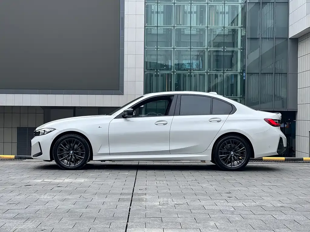 BMW 3 Series 2024 из CN, фото 3