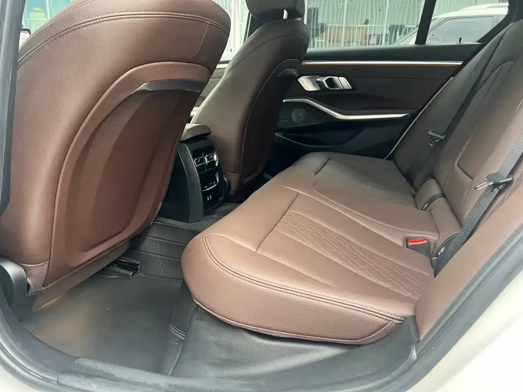 BMW 3 Series 2024 из CN, фото 6