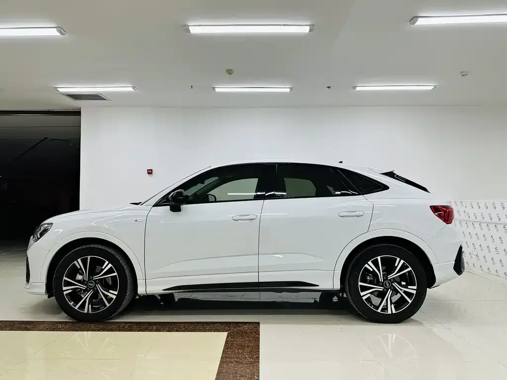 Audi Q3 Sportback — фото 5