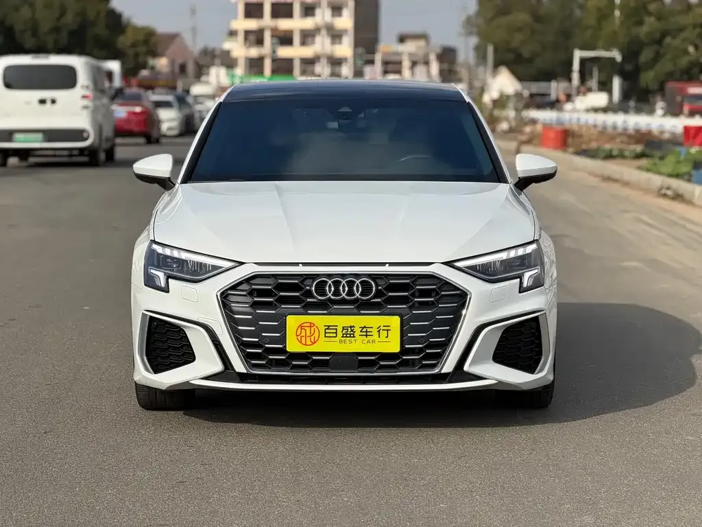 Audi A3 2023 из CN, фото 2