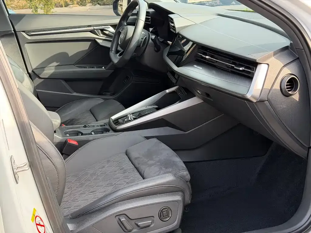 Audi A3 2023 из CN, фото 9