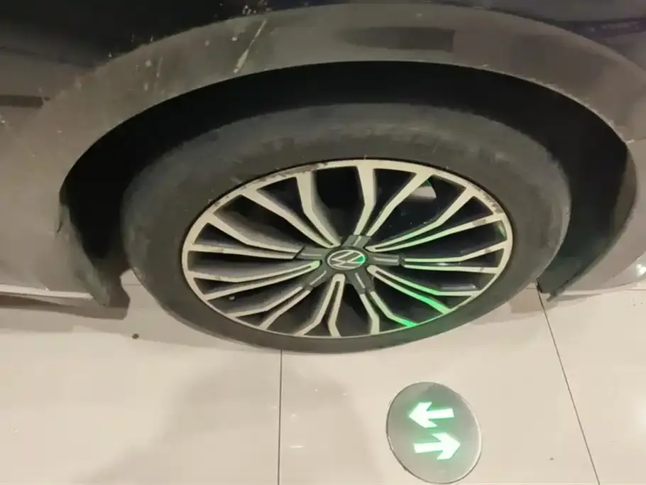 Volkswagen Phideon 2023 из CN, фото 6
