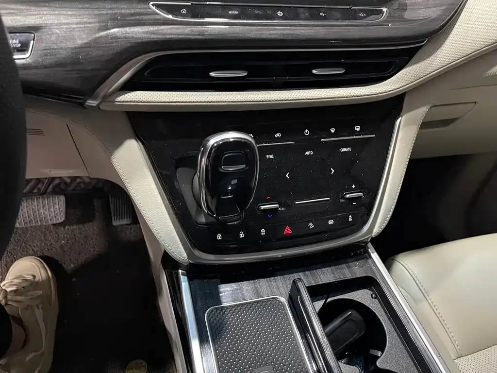 Buick GL8 2021 из CN, фото 9