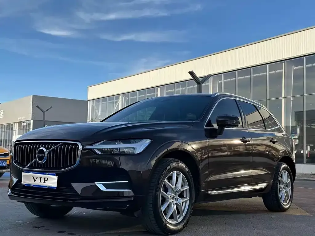 Volvo XC60 — фото 1