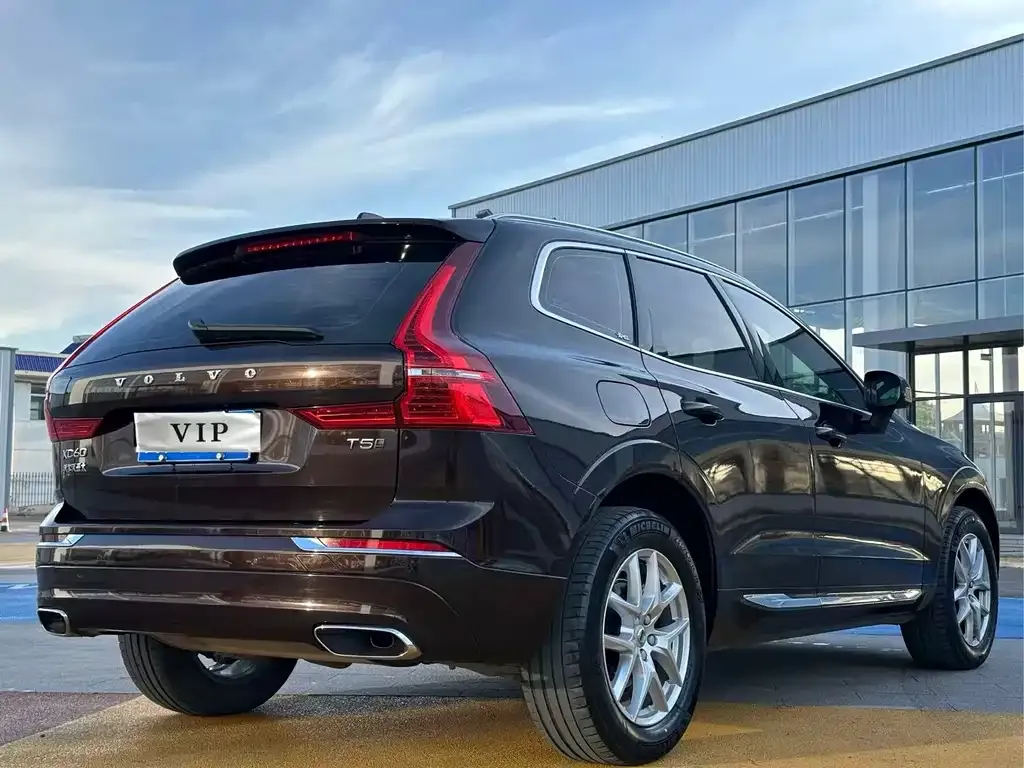 Volvo XC60 — фото 7