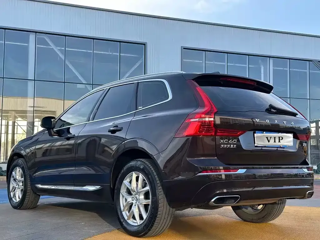Volvo XC60 — фото 9