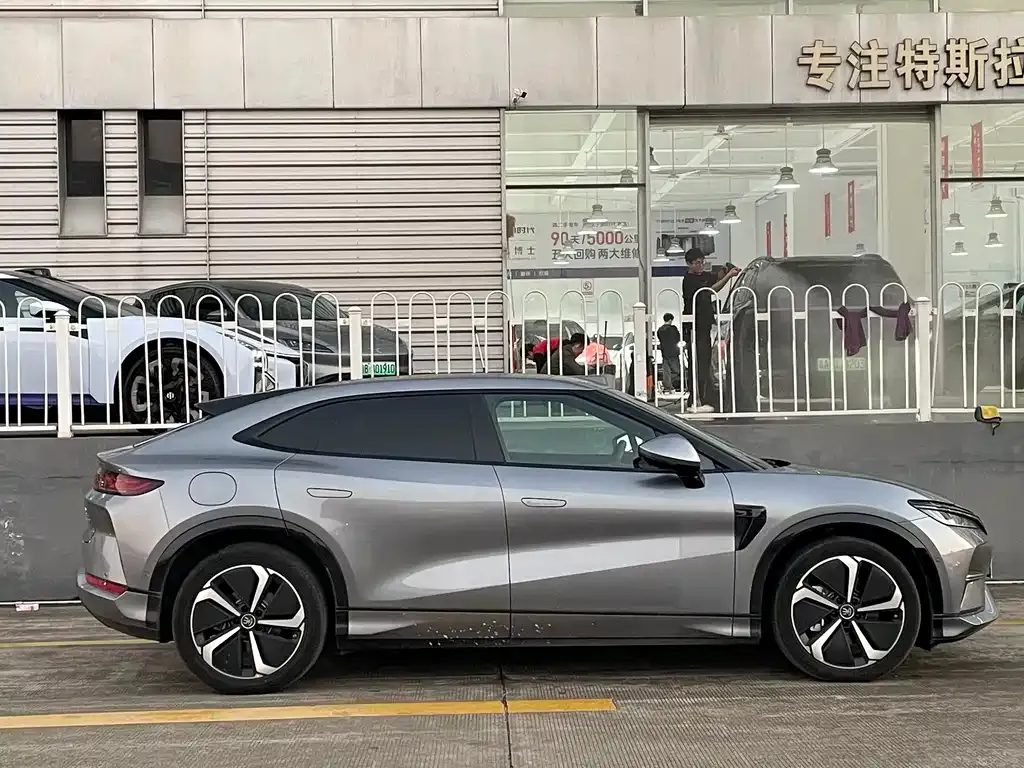 BYD L EV — фото 3