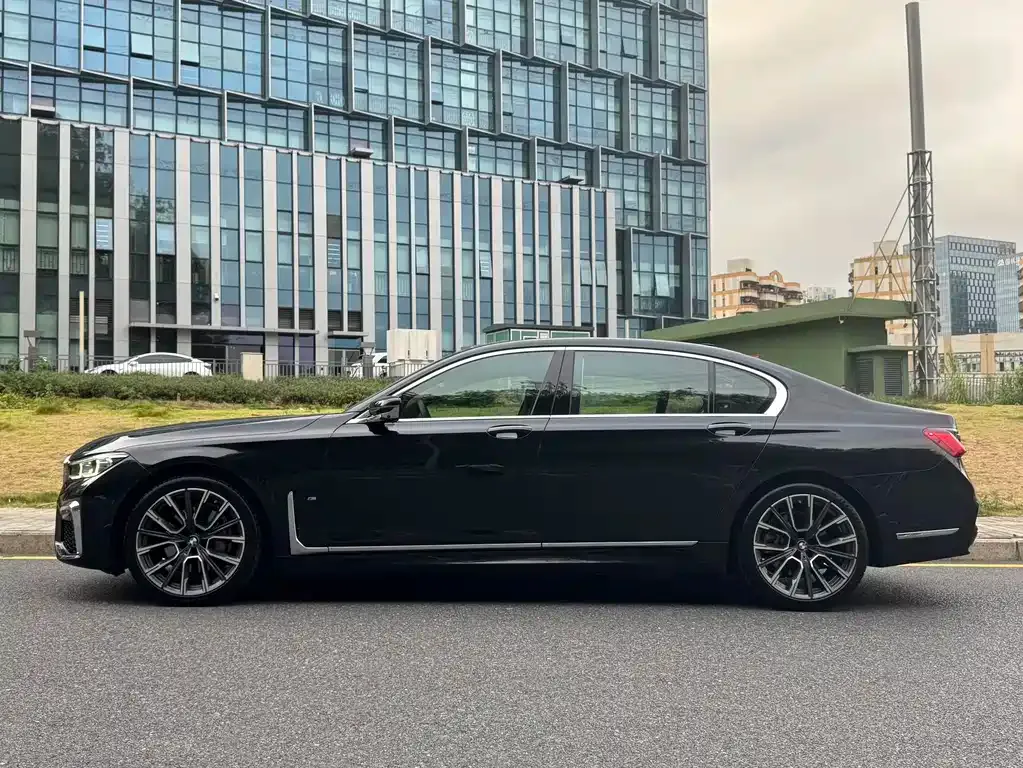 BMW 7 Series 2021 из CN, фото 7