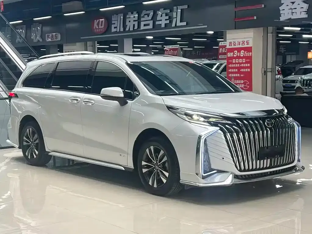 Toyota Granvia 2024 из CN, фото 3
