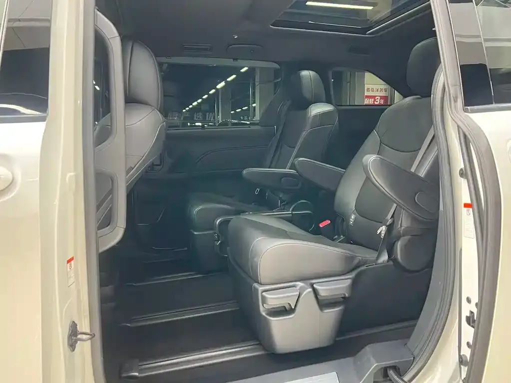 Toyota Granvia 2024 из CN, фото 6