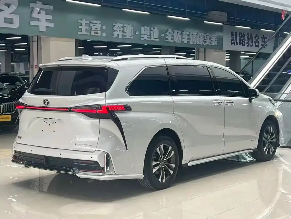 Toyota Granvia 2024 из CN, фото 7