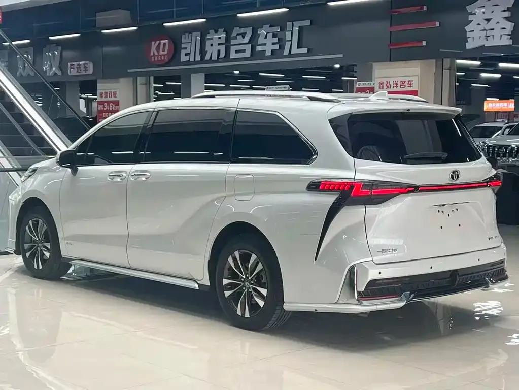 Toyota Granvia 2024 из CN, фото 9