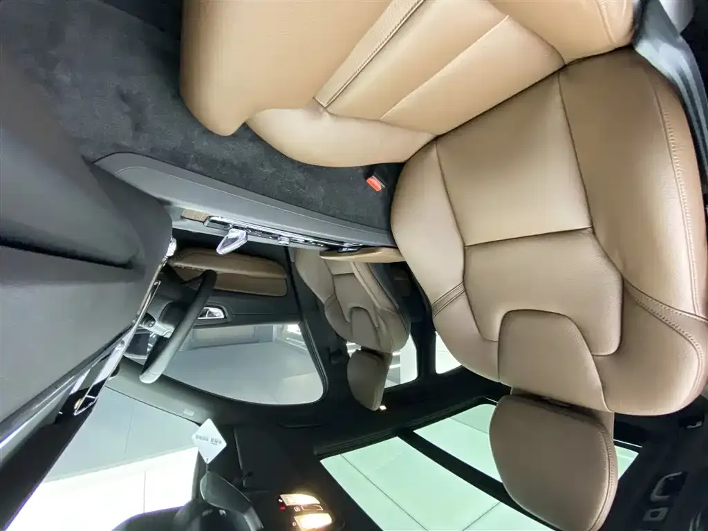 Volvo XC60 2024 из CN, фото 10