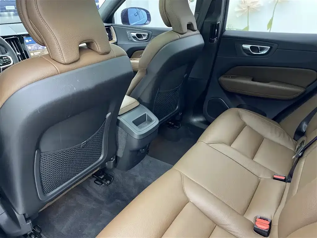 Volvo XC60 2024 из CN, фото 7