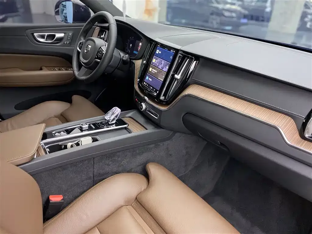 Volvo XC60 2024 из CN, фото 8