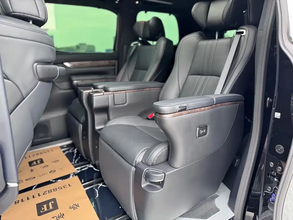 Toyota Alphard 2023 из CN, фото 8