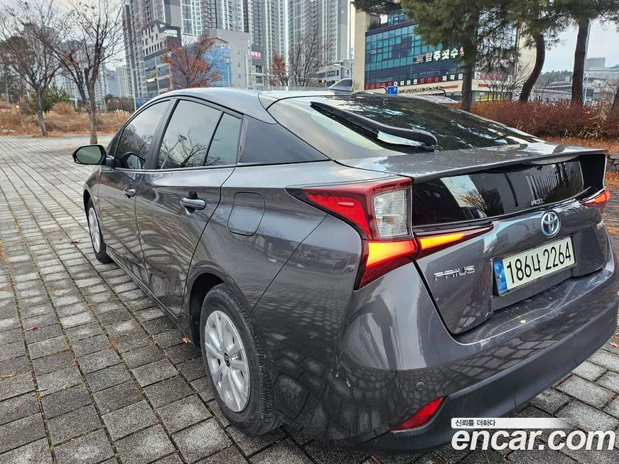 Toyota Prius 2022 из KR, фото 5