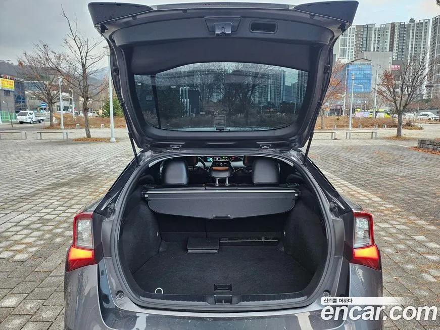 Toyota Prius 2022 из KR, фото 8