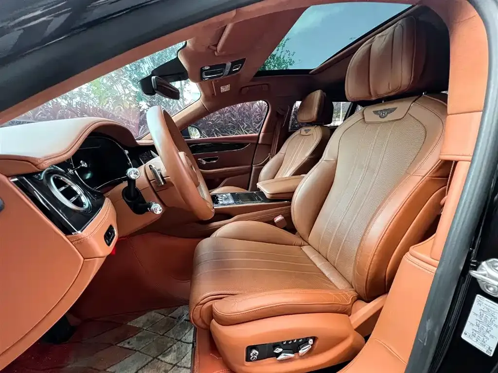 Bentley Flying Spur 2024 из CN, фото 6