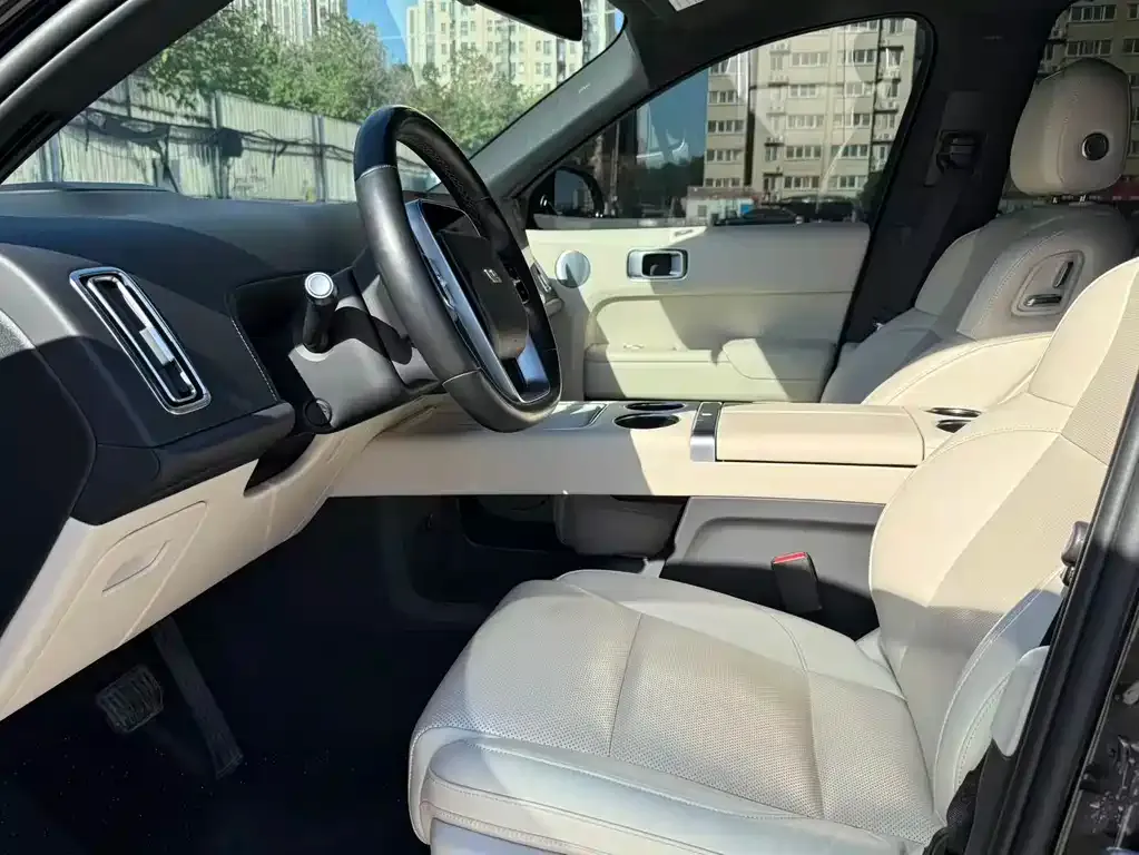 Li Auto L9 — фото 5