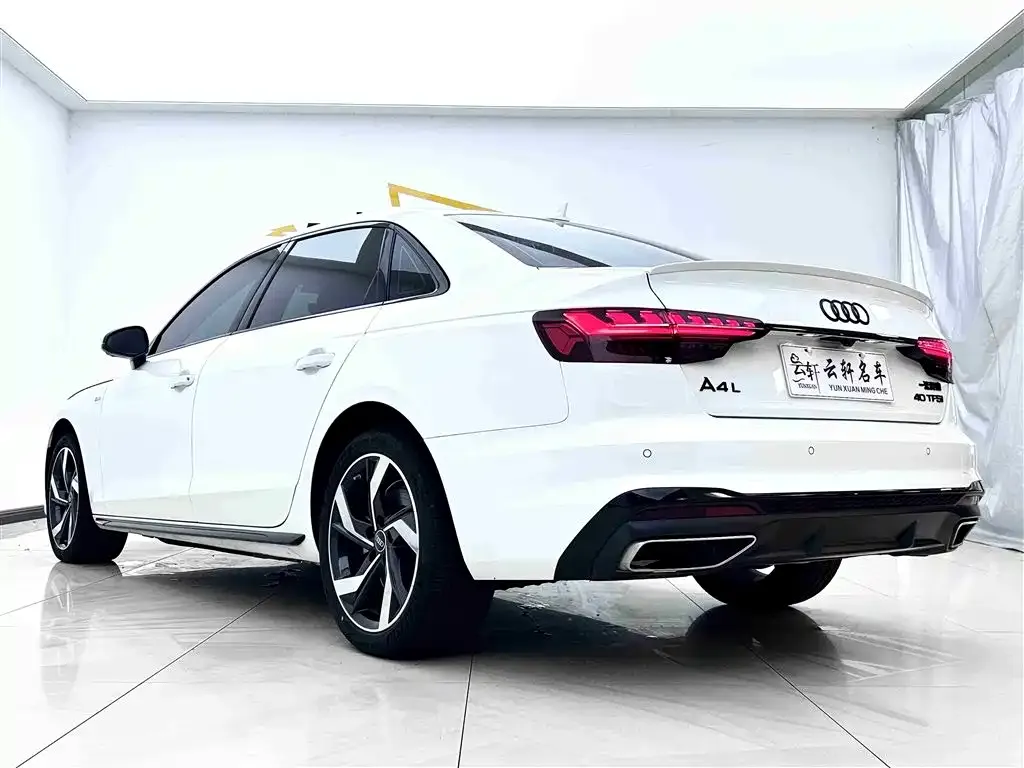 Audi A4L 2023 из CN, фото 4