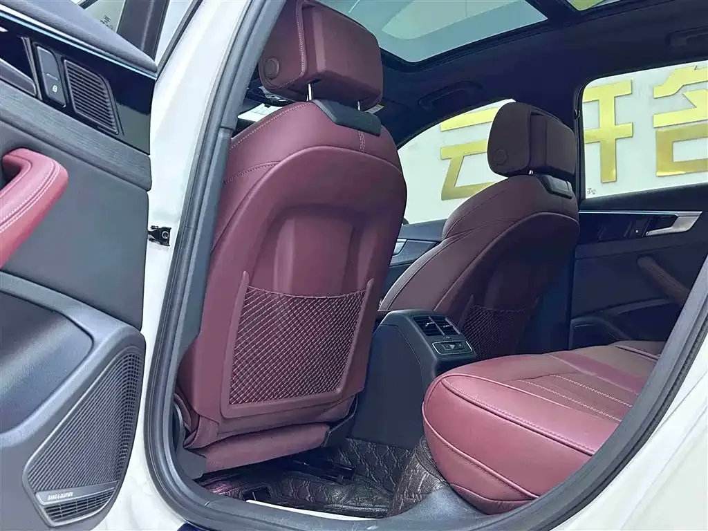 Audi A4L 2023 из CN, фото 9