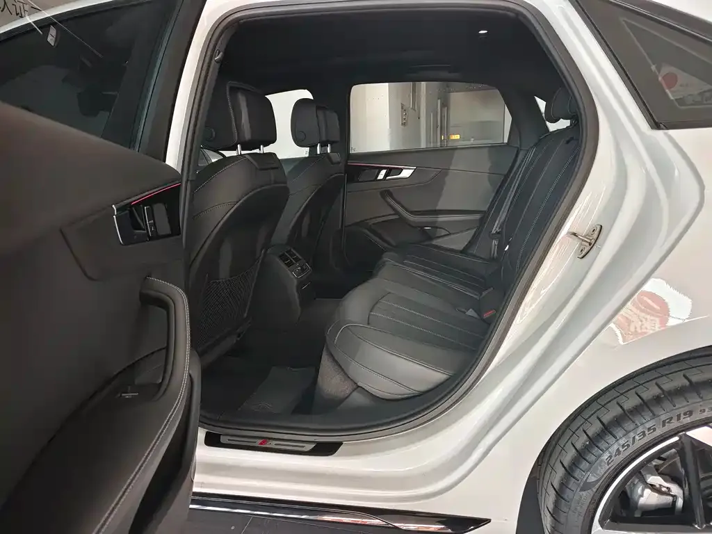 Audi A4L 2024 из CN, фото 8