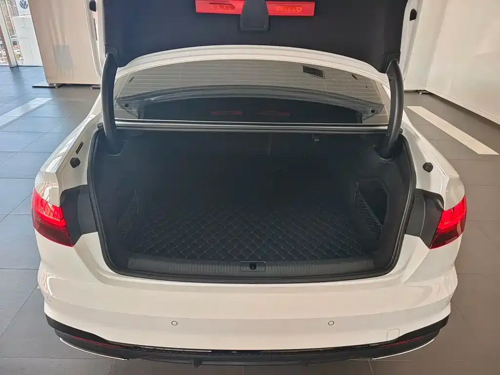Audi A4L 2024 из CN, фото 9