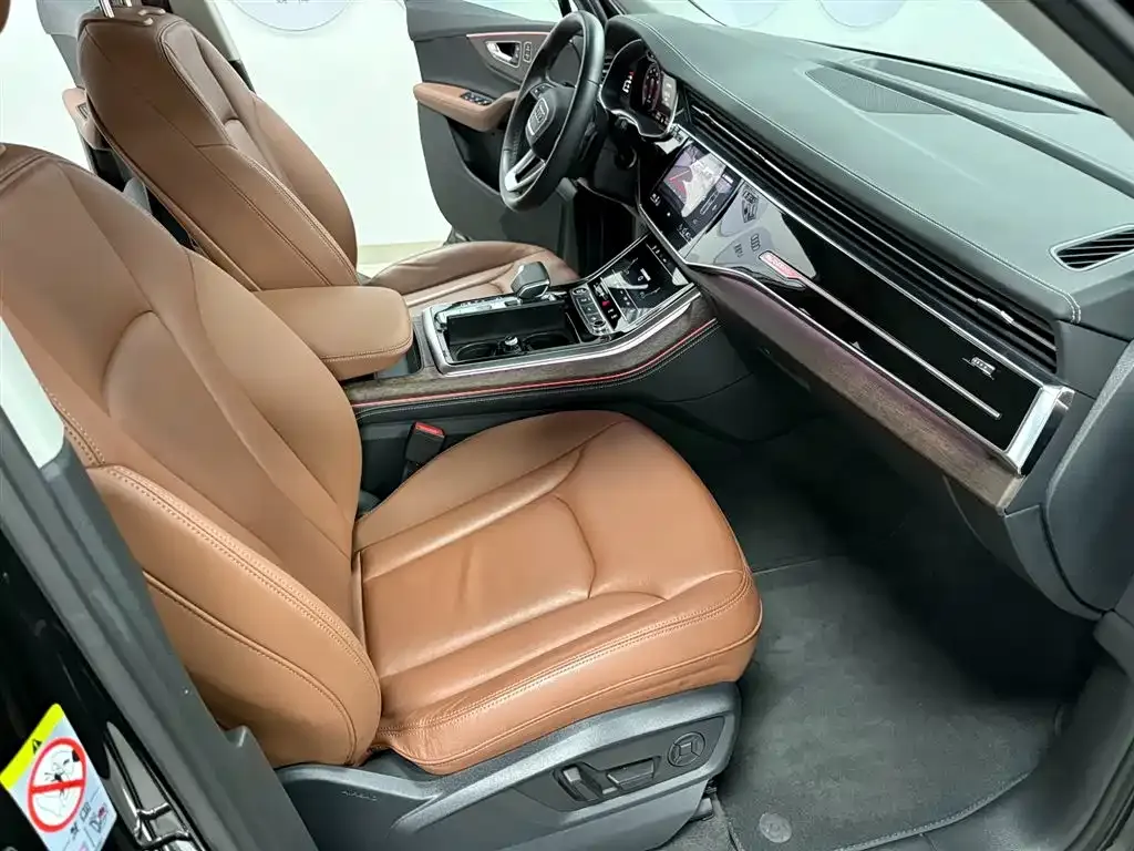 Audi Q7 2024 из CN, фото 10