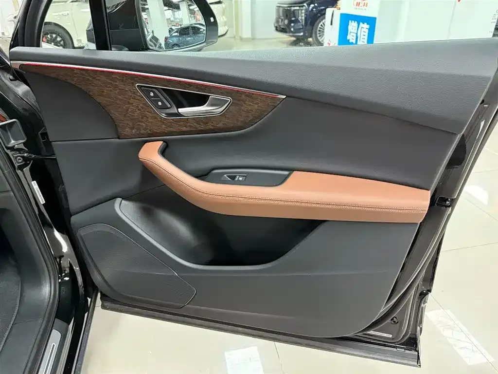 Audi Q7 2024 из CN, фото 9