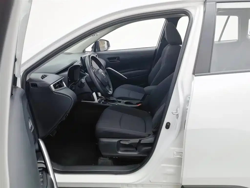 Toyota Corolla Cross 2024 из CN, фото 10