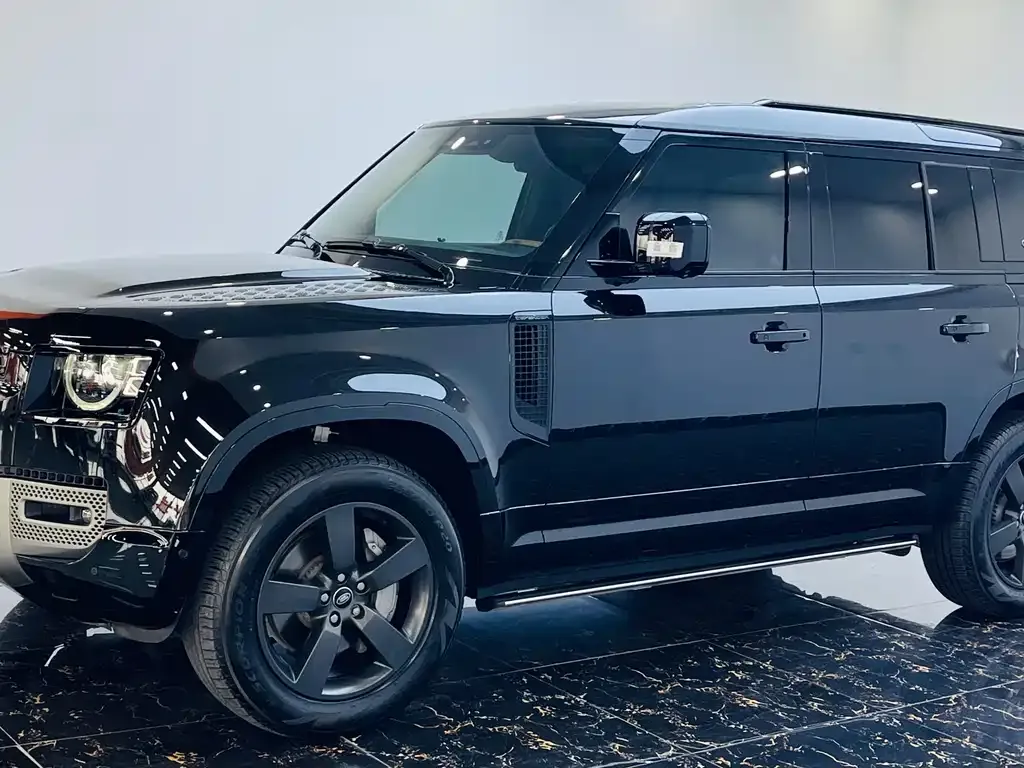 Land Rover Defender — фото 1