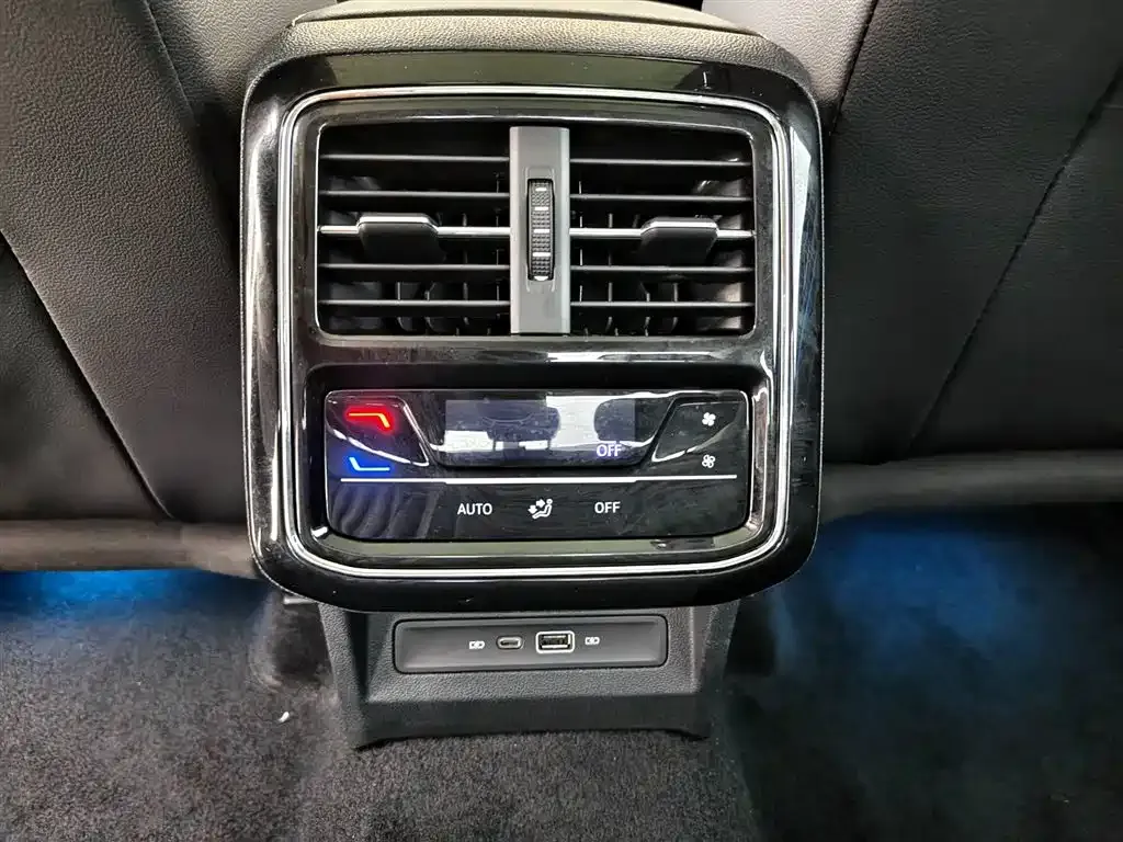 Volkswagen Passat 2023 из CN, фото 8
