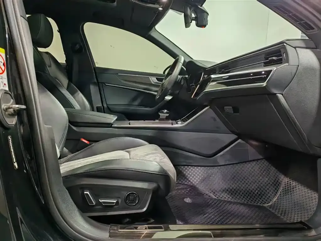 Audi A6L 2023 из CN, фото 7