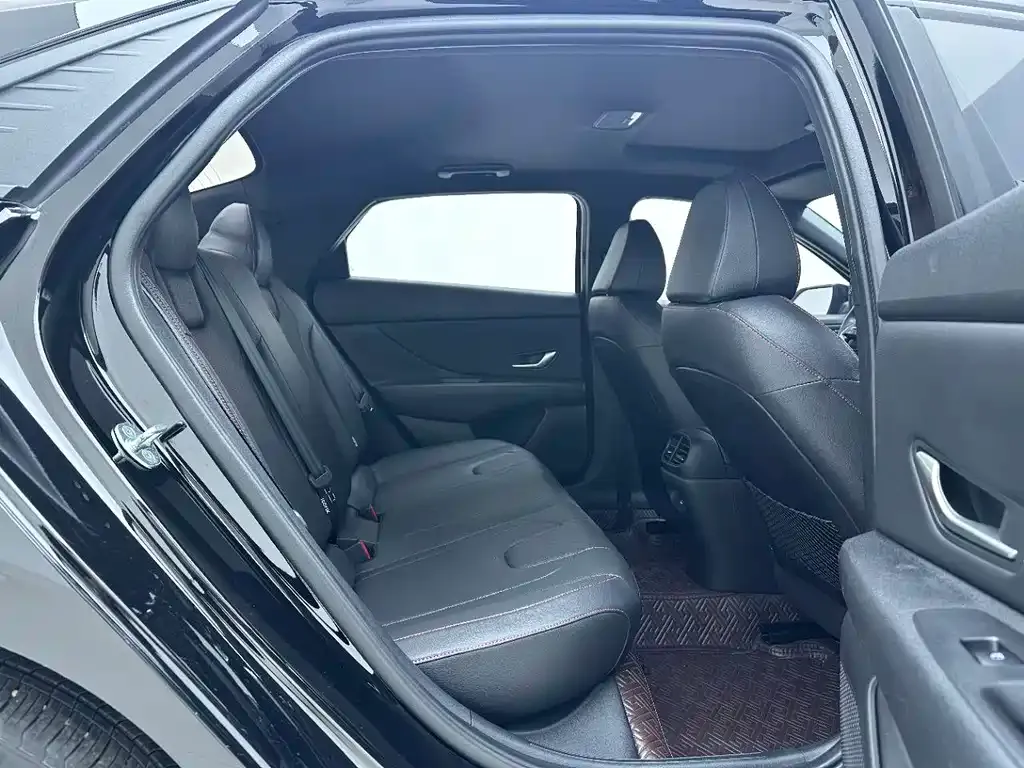 Hyundai Elantra 2023 из CN, фото 10