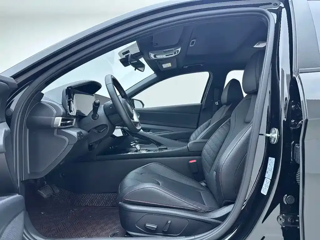 Hyundai Elantra 2023 из CN, фото 8