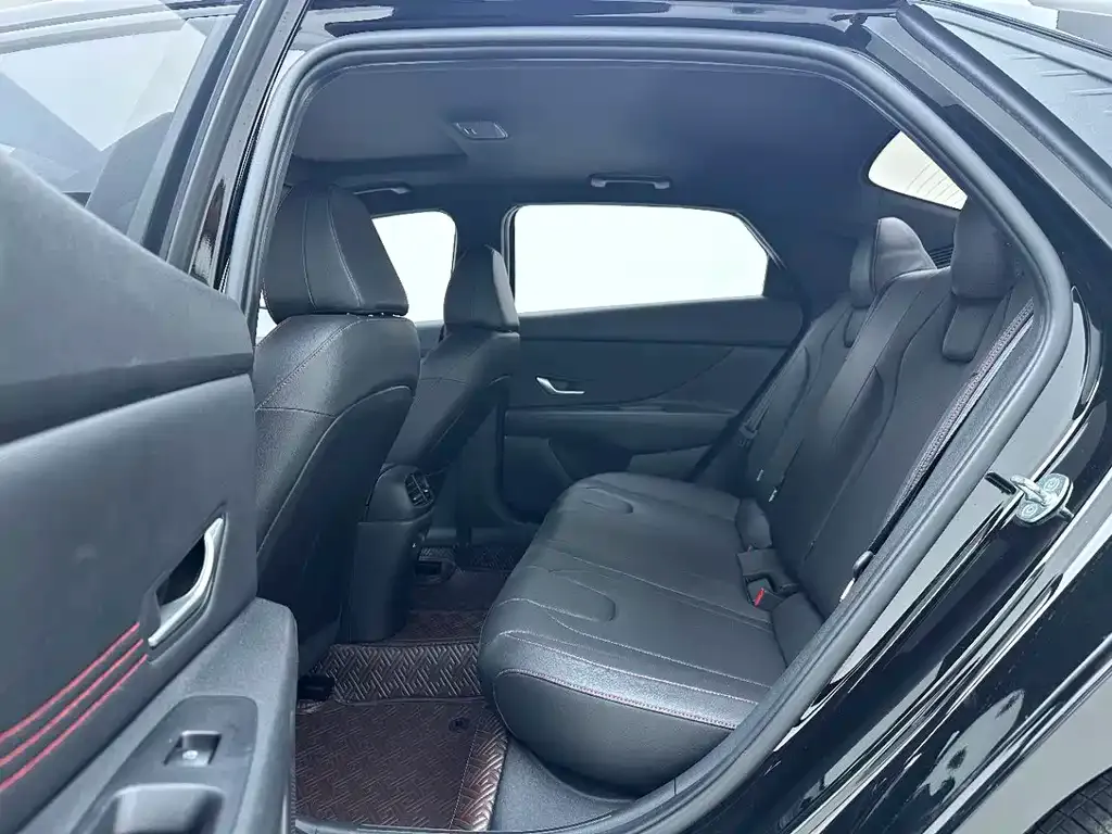 Hyundai Elantra 2023 из CN, фото 9