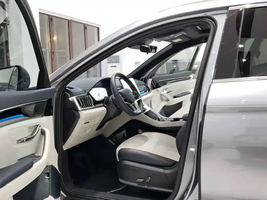 BYD PLUS New Energy — фото 10