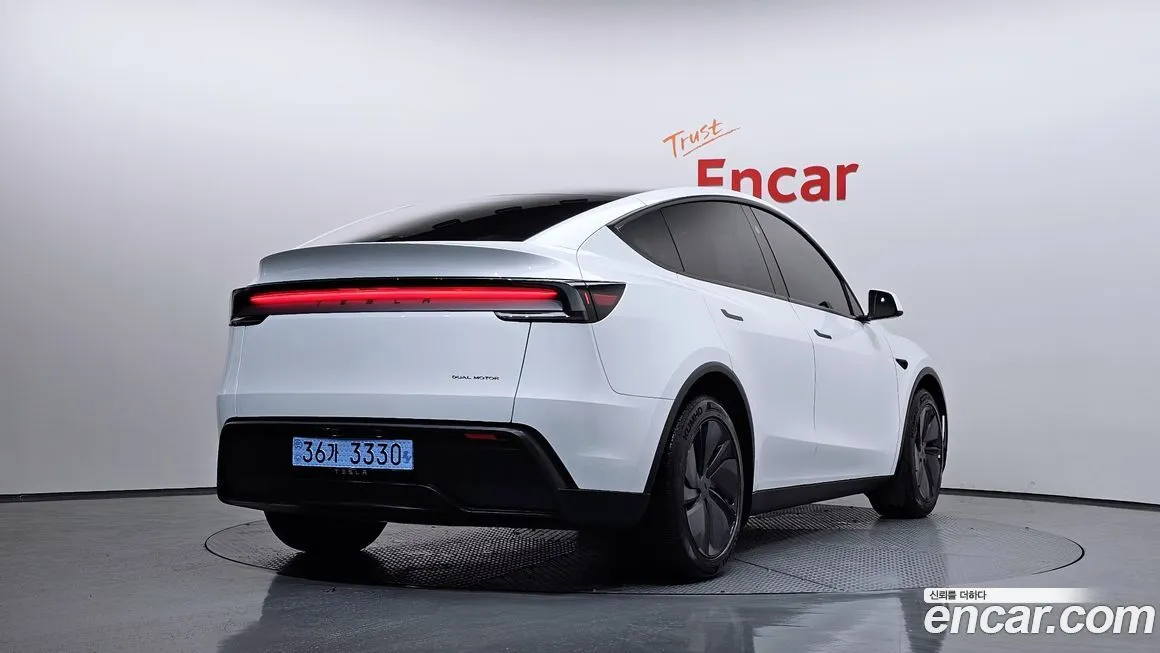 Tesla Model Y — фото 2