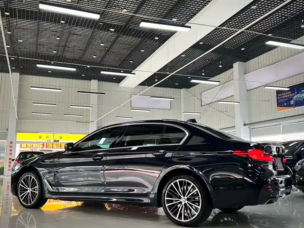 BMW 5 Series — фото 9