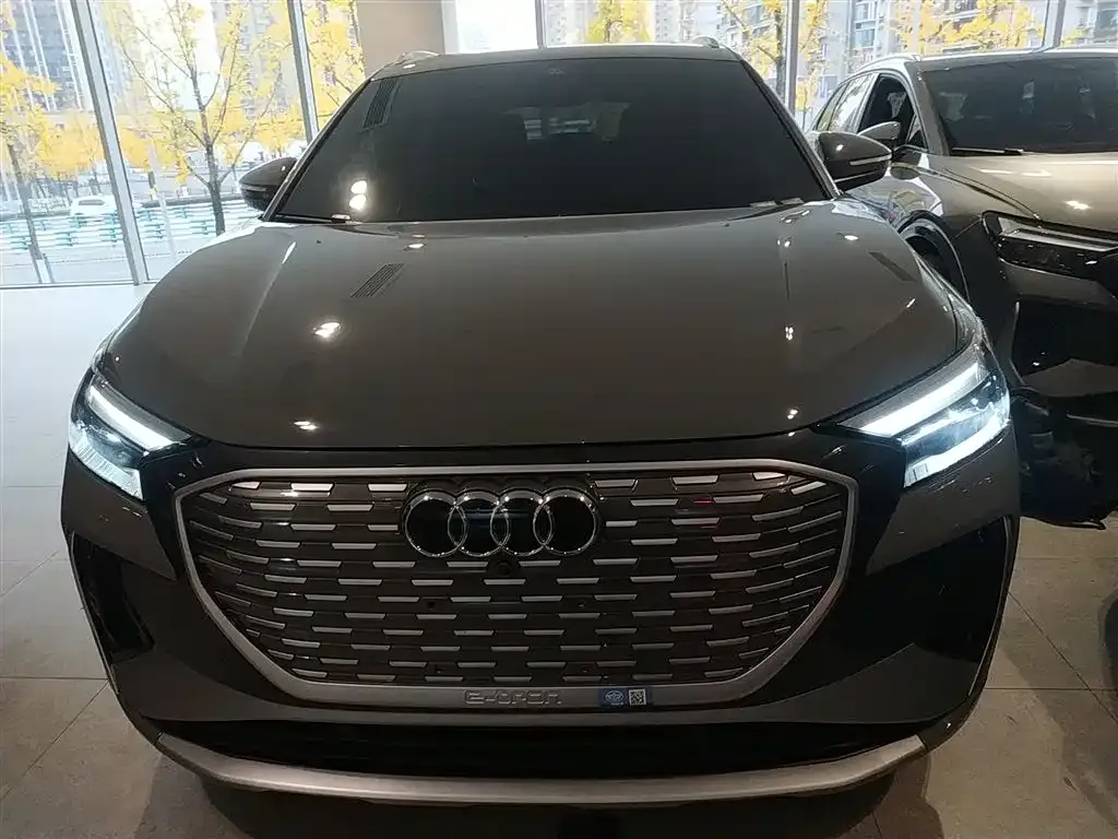 Audi Q4 e-tron — фото 3