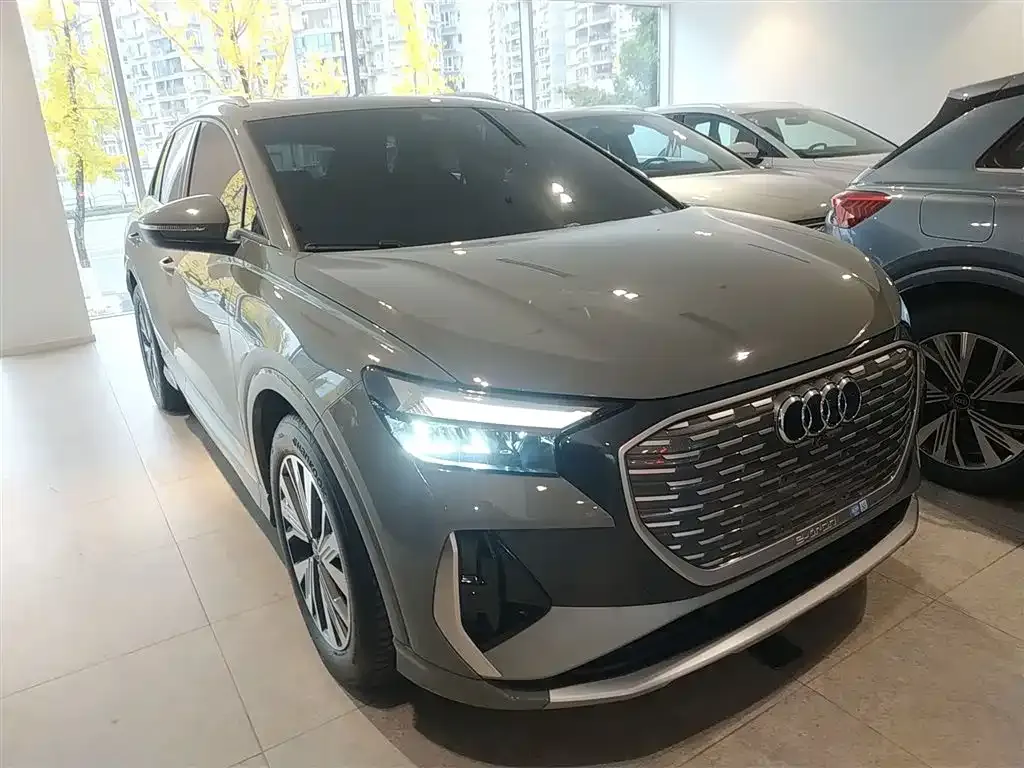 Audi Q4 e-tron — фото 4