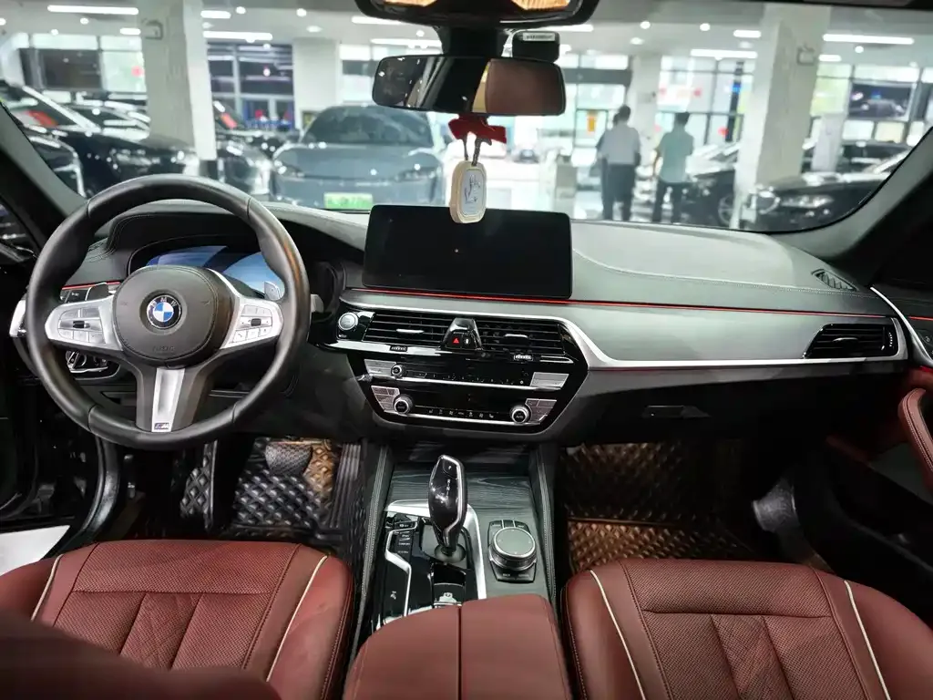 BMW 5 Series — фото 10