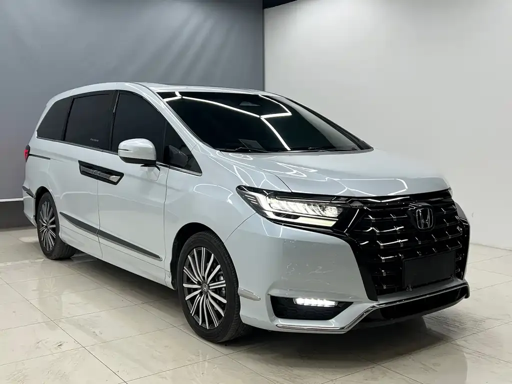 Honda Elysion 2024 из CN, фото 3