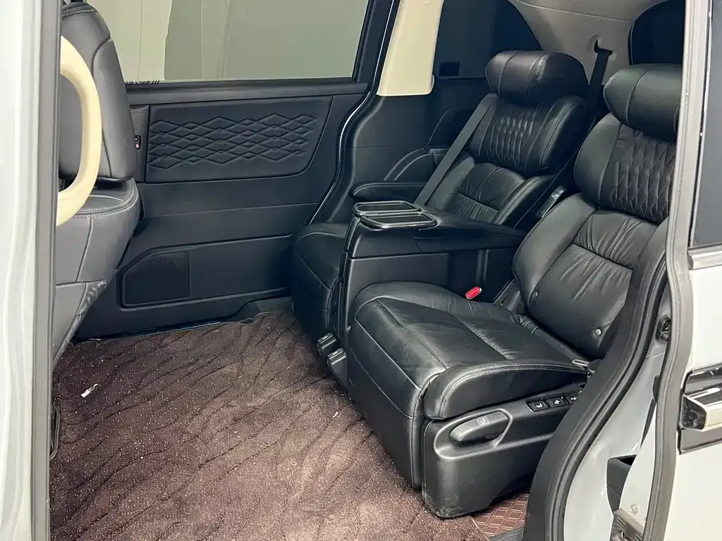 Honda Elysion 2024 из CN, фото 6