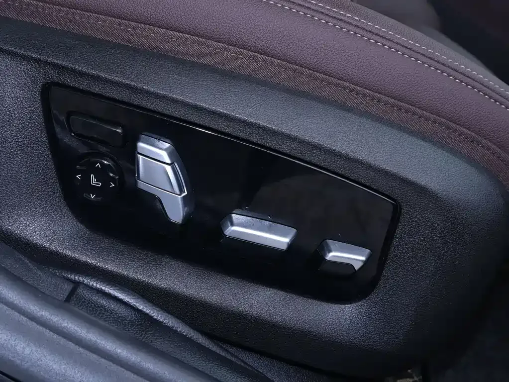 BMW 5 Series 2021 из CN, фото 10